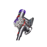 Dyson V8 Advanced cordless vacuum motor head close up me teknologji ciklonike dhe fuqi të lartë thithëse