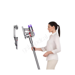 Përdorim praktik i fshesës Dyson V8 Advanced cordless vacuum cleaner me dizajn të lehtë dhe ergonomik